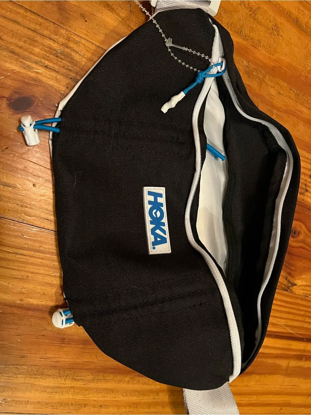 NWOT HOKA Black & Cream Running Belt Bag / Fanny Pack with Light Gray Strap